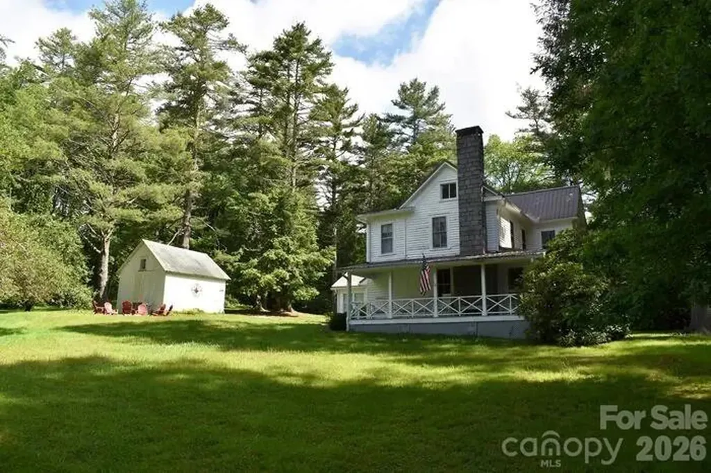 760 N 5th Street Highlands NC 28741