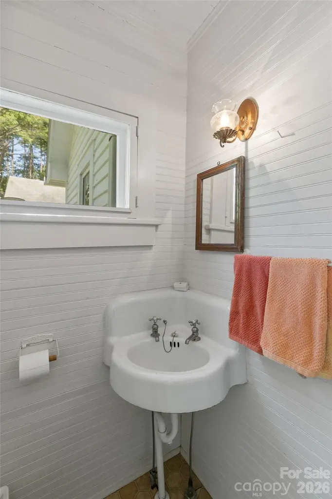 760 N 5th Street Highlands NC 28741