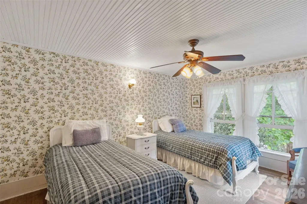 760 N 5th Street Highlands NC 28741