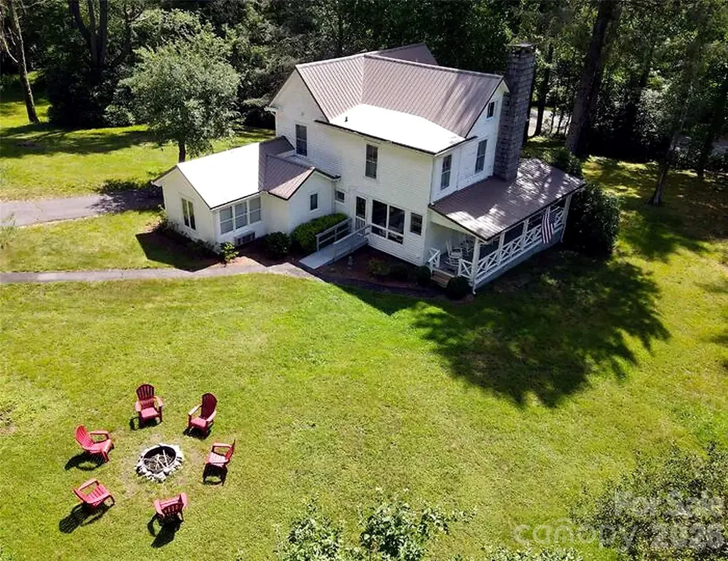 760 N 5th Street Highlands NC 28741
