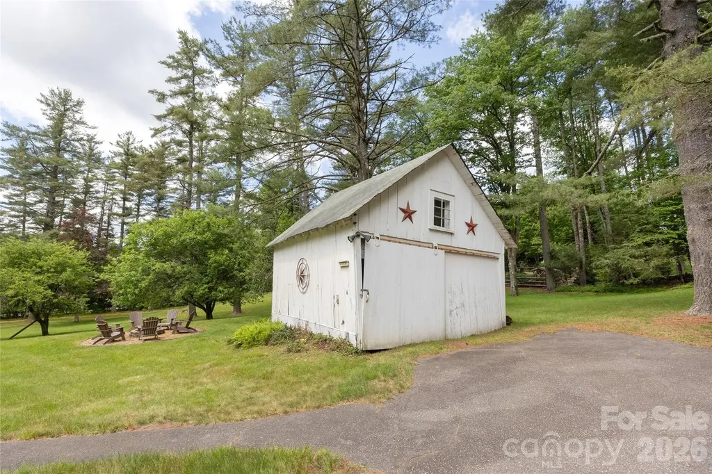 760 N 5th Street Highlands NC 28741