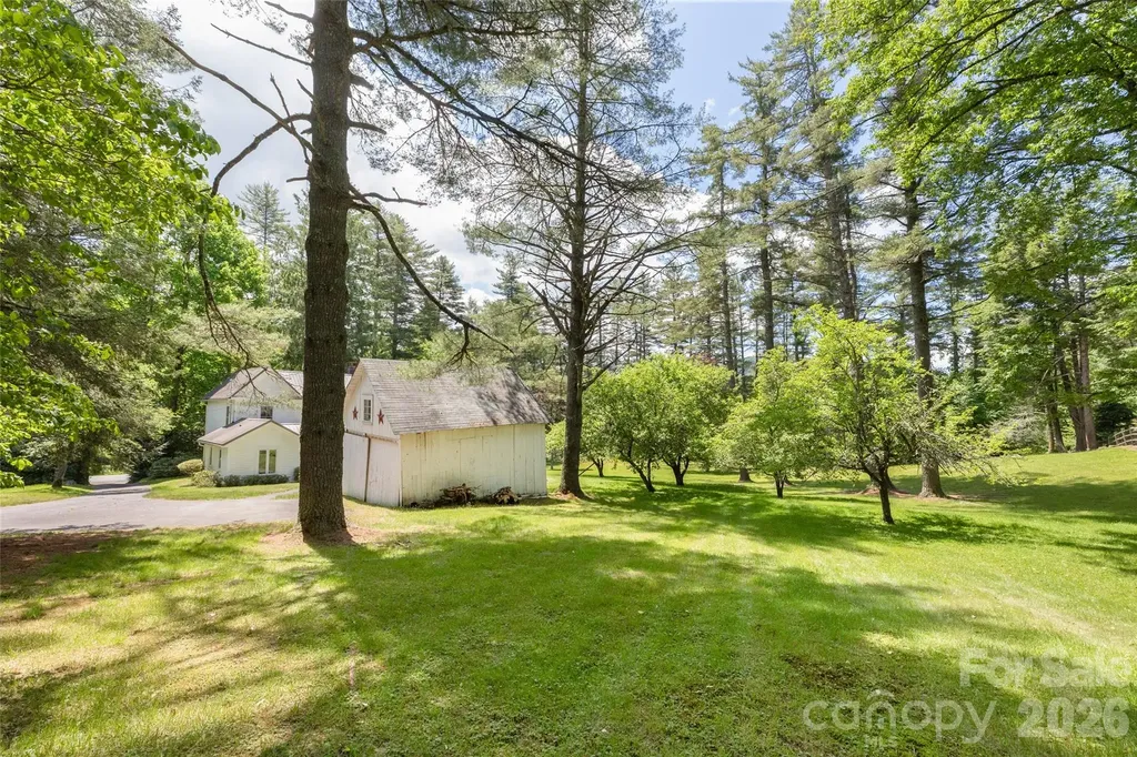 760 N 5th Street Highlands NC 28741