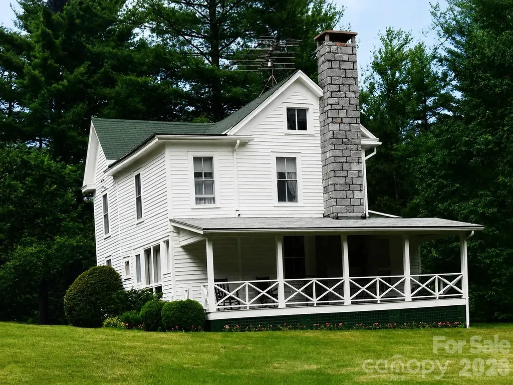 760 N 5th Street Highlands NC 28741
