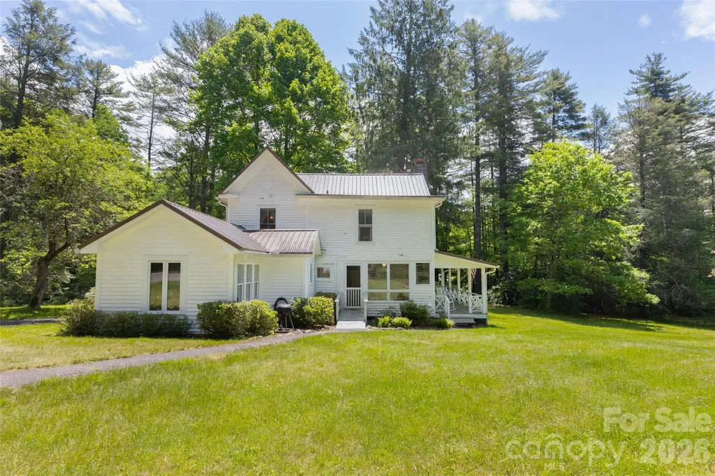 760 N 5th Street Highlands NC 28741