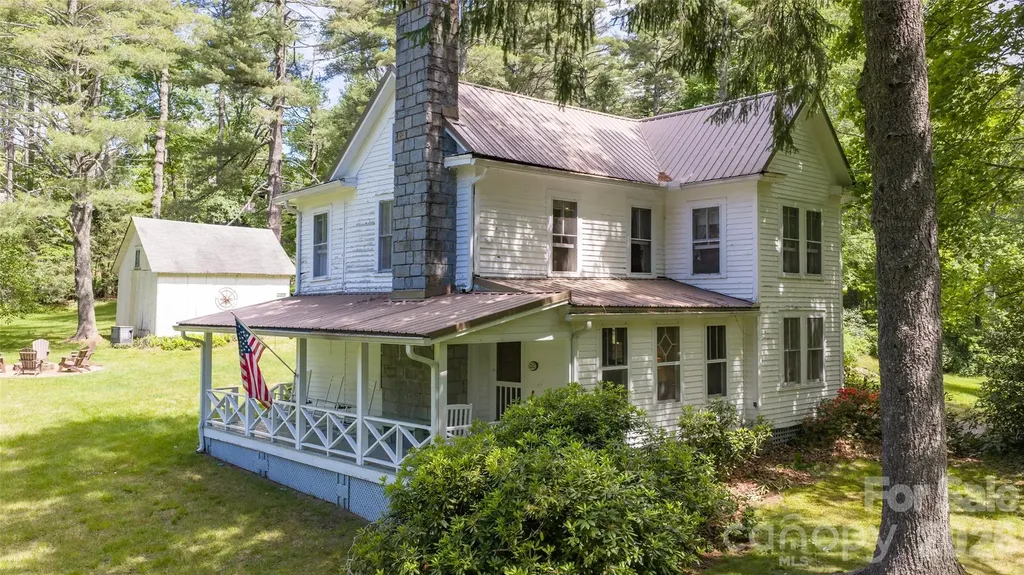 760 N 5th Street Highlands NC 28741