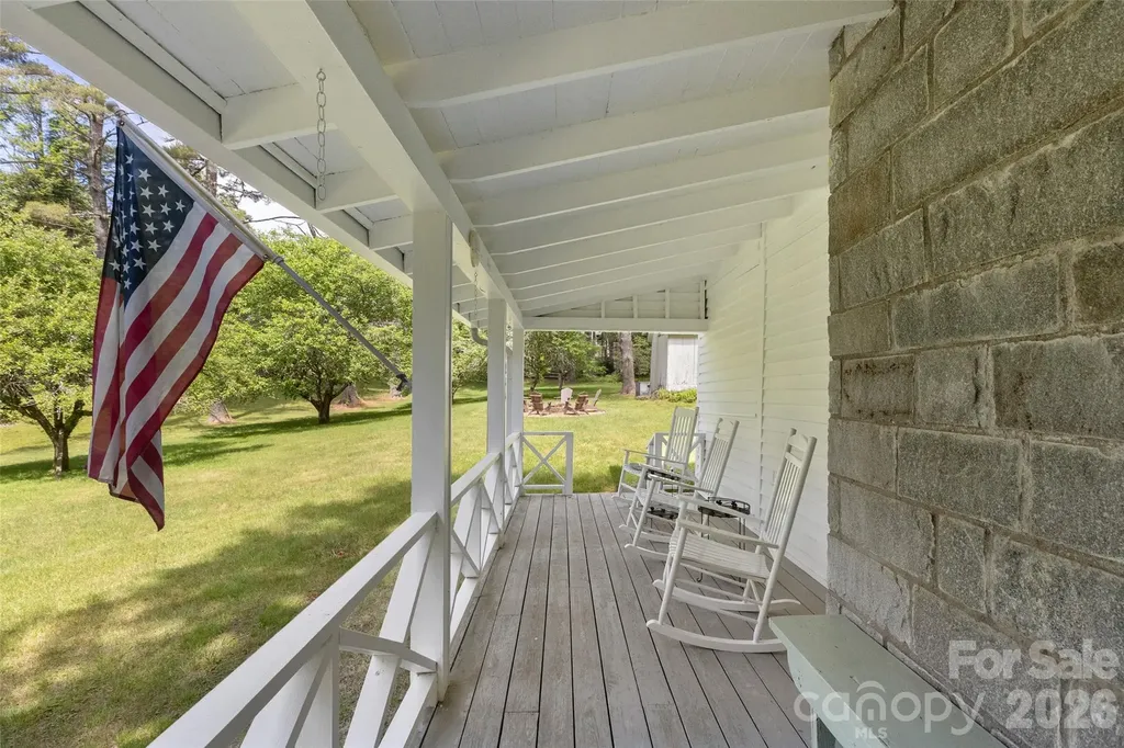 760 N 5th Street Highlands NC 28741