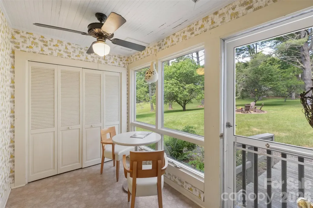 760 N 5th Street Highlands NC 28741