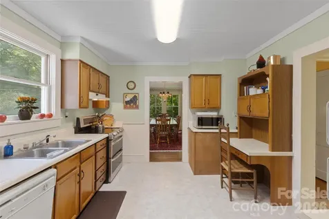 760 N 5th Street Highlands NC 28741