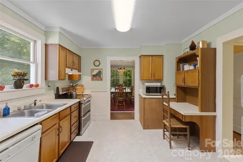 760 N 5th Street Highlands NC 28741