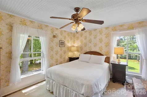 760 N 5th Street Highlands NC 28741
