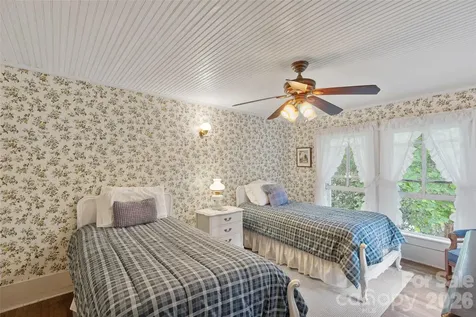 760 N 5th Street Highlands NC 28741