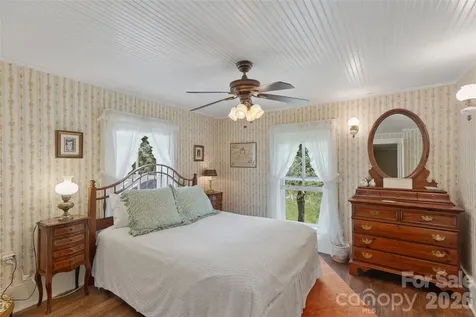 760 N 5th Street Highlands NC 28741