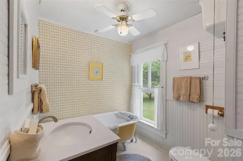 760 N 5th Street Highlands NC 28741