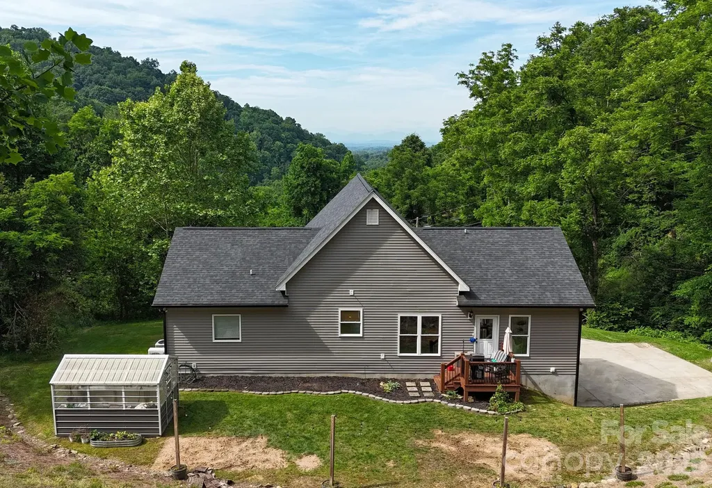 300 Green Meadow Lane Mars Hill NC 28754