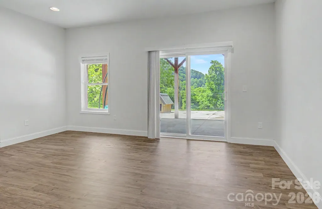 300 Green Meadow Lane Mars Hill NC 28754