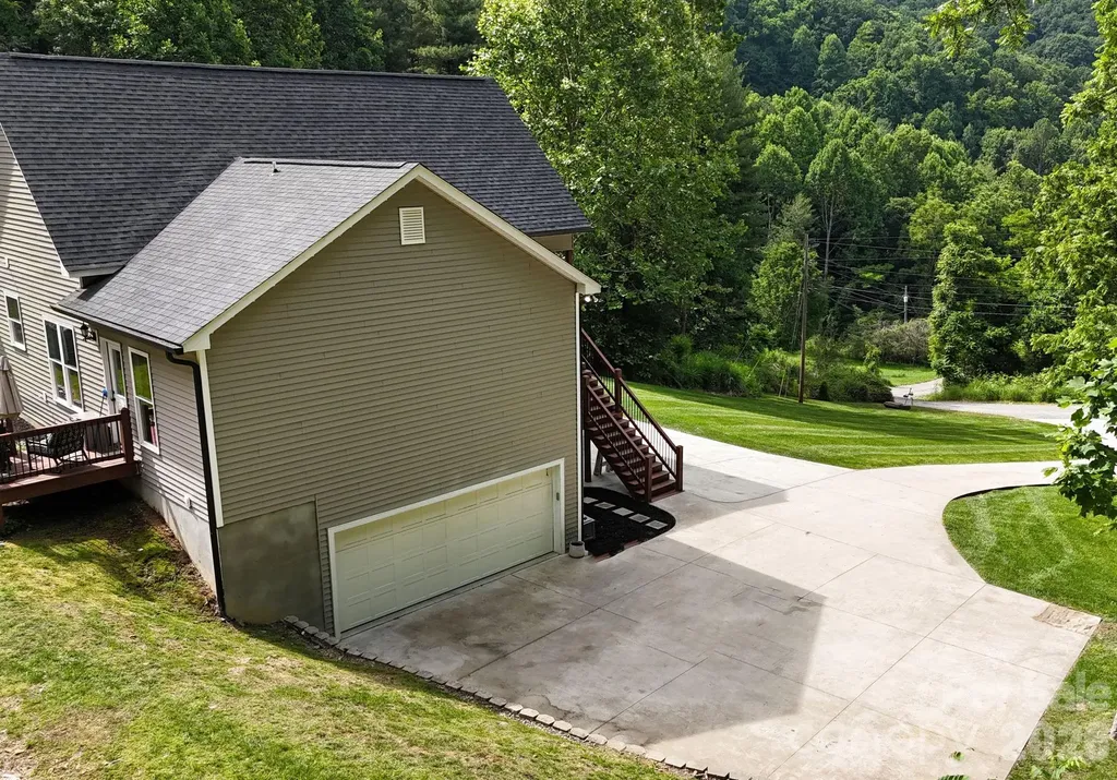 300 Green Meadow Lane Mars Hill NC 28754
