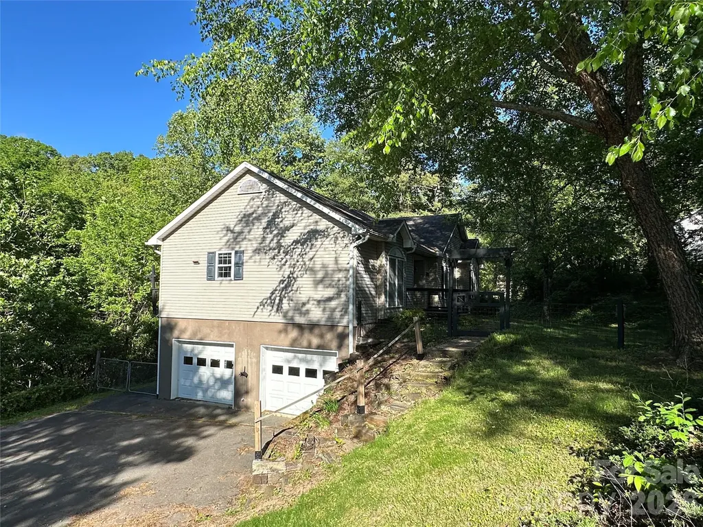 126 Ridgeline Road Clyde NC 28721