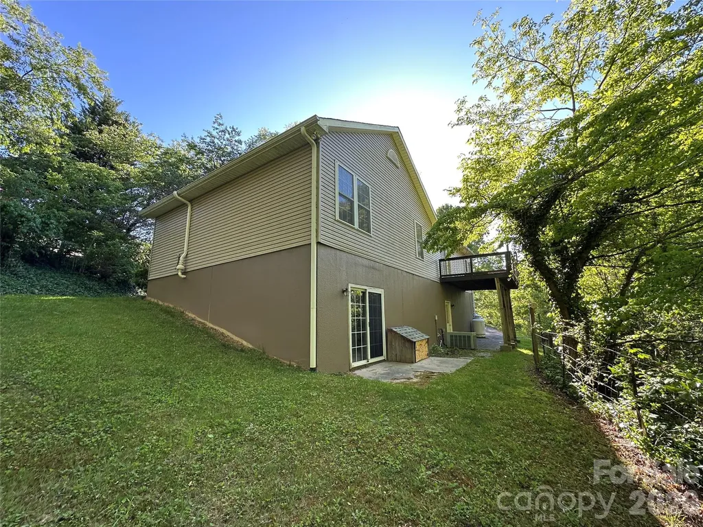 126 Ridgeline Road Clyde NC 28721