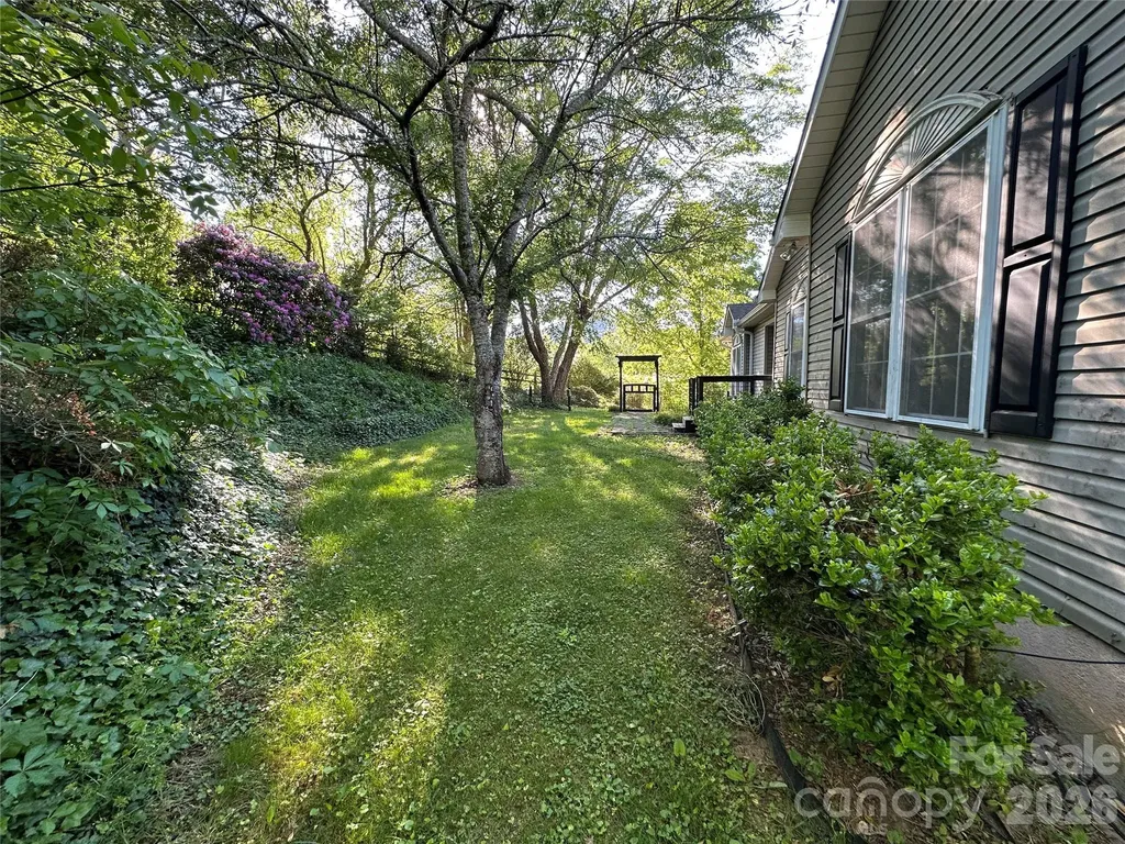 126 Ridgeline Road Clyde NC 28721
