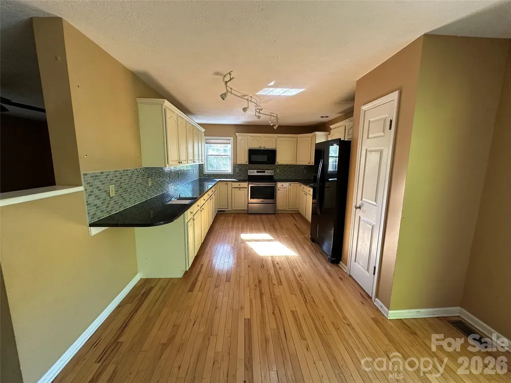 126 Ridgeline Road Clyde NC 28721