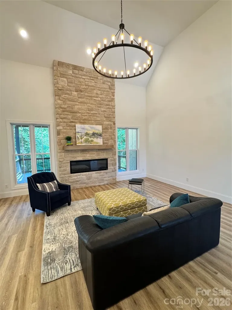 112 Wexford Pointe Hickory NC 28601