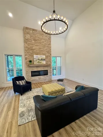 112 Wexford Pointe Hickory NC 28601