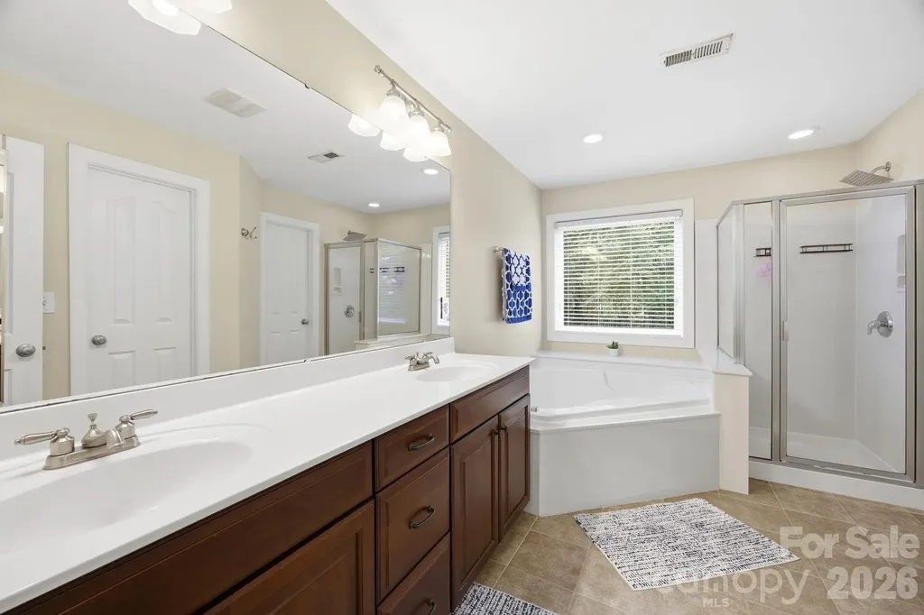 16106 Cloverleaf Court Charlotte NC 28277