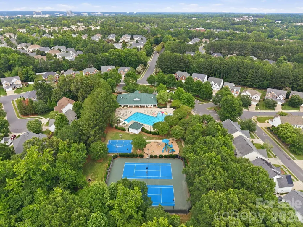 16106 Cloverleaf Court Charlotte NC 28277