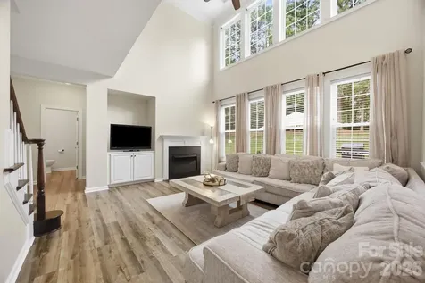 16106 Cloverleaf Court Charlotte NC 28277