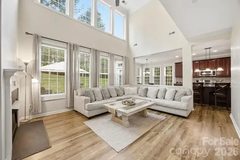 16106 Cloverleaf Court Charlotte NC 28277