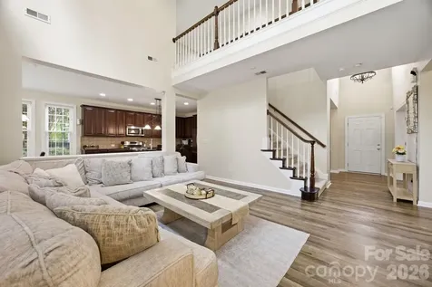 16106 Cloverleaf Court Charlotte NC 28277