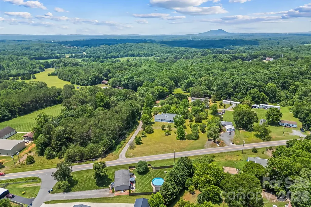 2705 Robinson Road Newton NC 28658