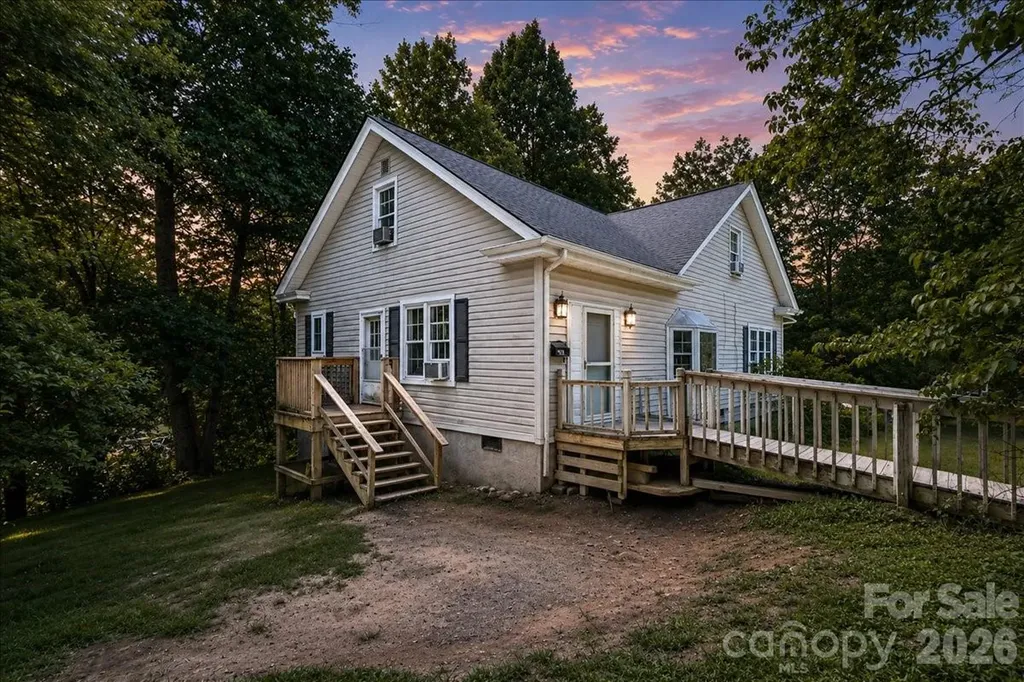 193 Duckworth Avenue Brevard NC 28712