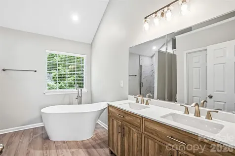 5012 Eagle Creek Drive Charlotte NC 28269