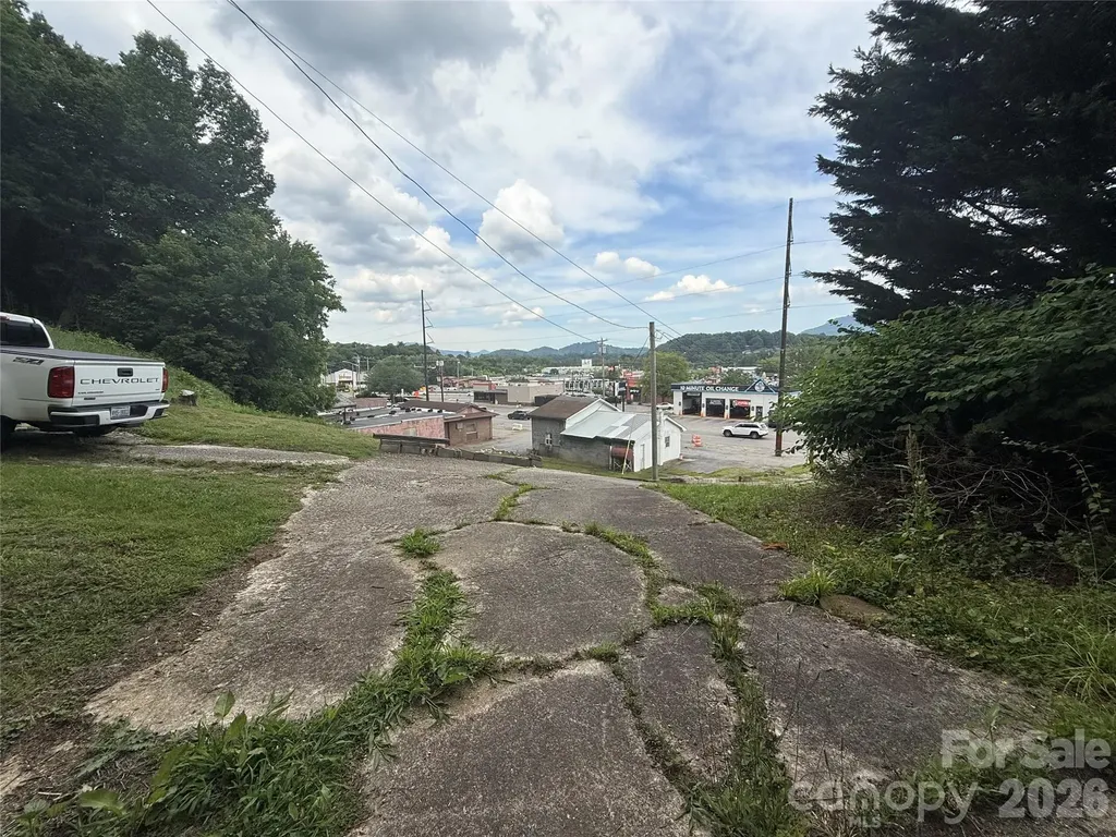 31 Paralee Lane Waynesville NC 28786