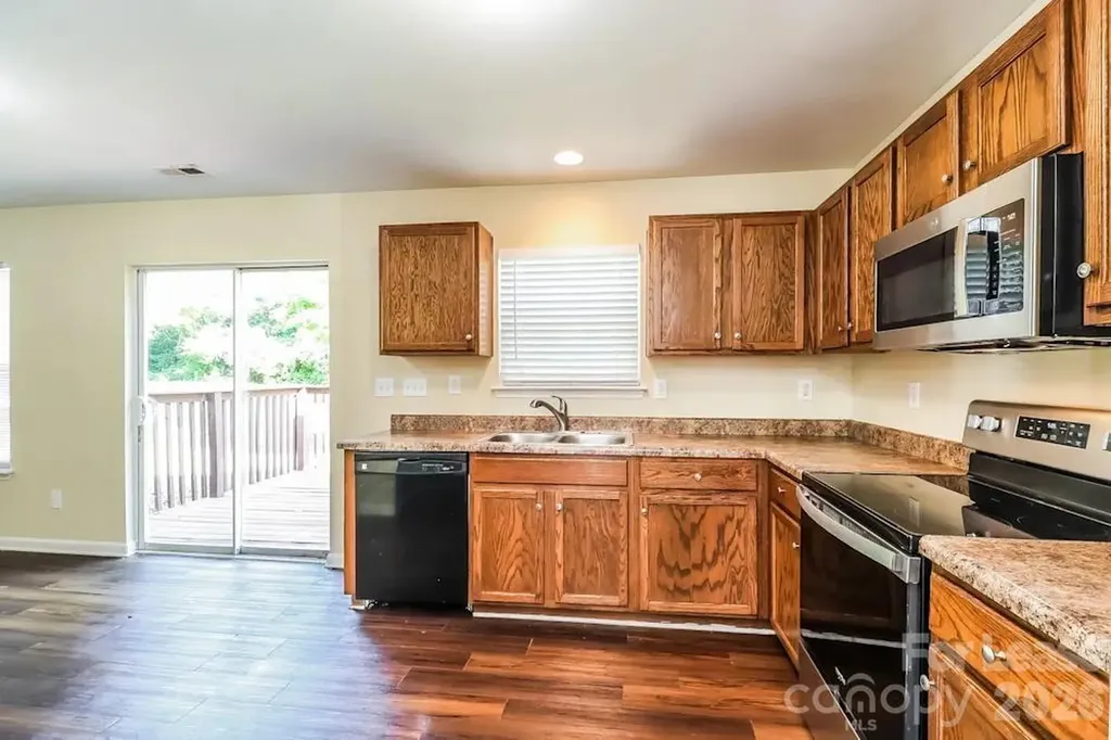 7010 Wandering Creek Drive Charlotte NC 28216