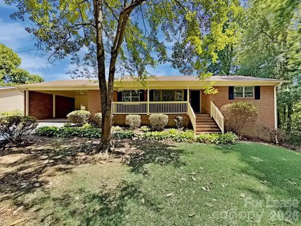 7010 Wandering Creek Drive Charlotte NC 28216