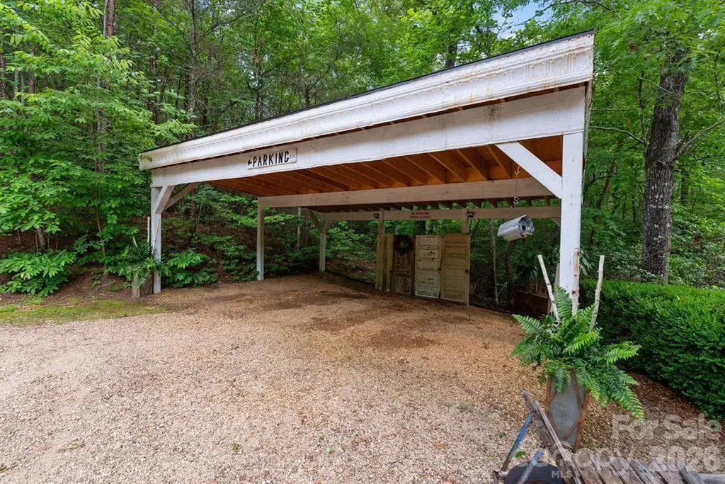175 Green Hills Road Mill Spring NC 28756