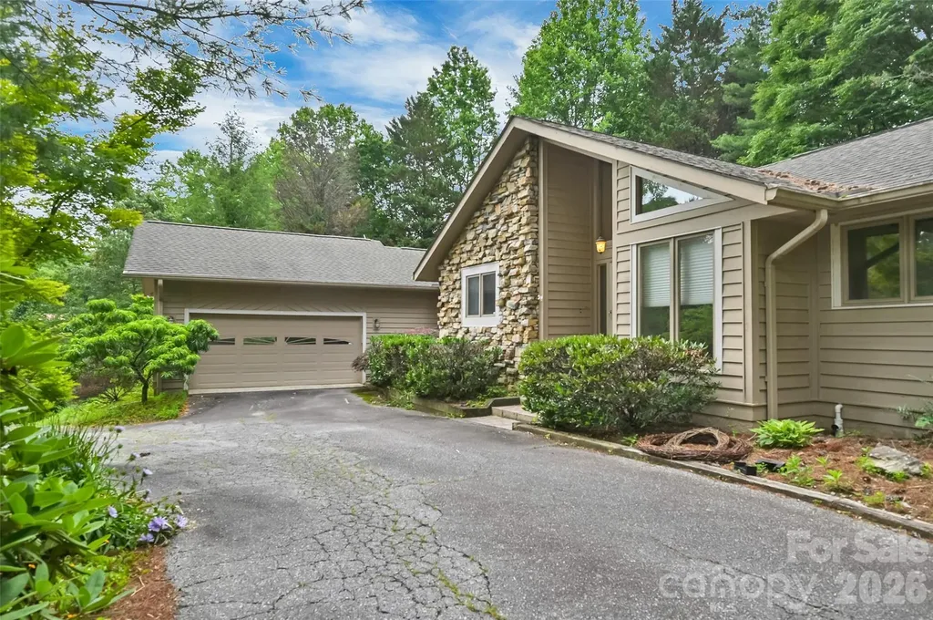 300 Ethan Pond Way Hendersonville NC 28791