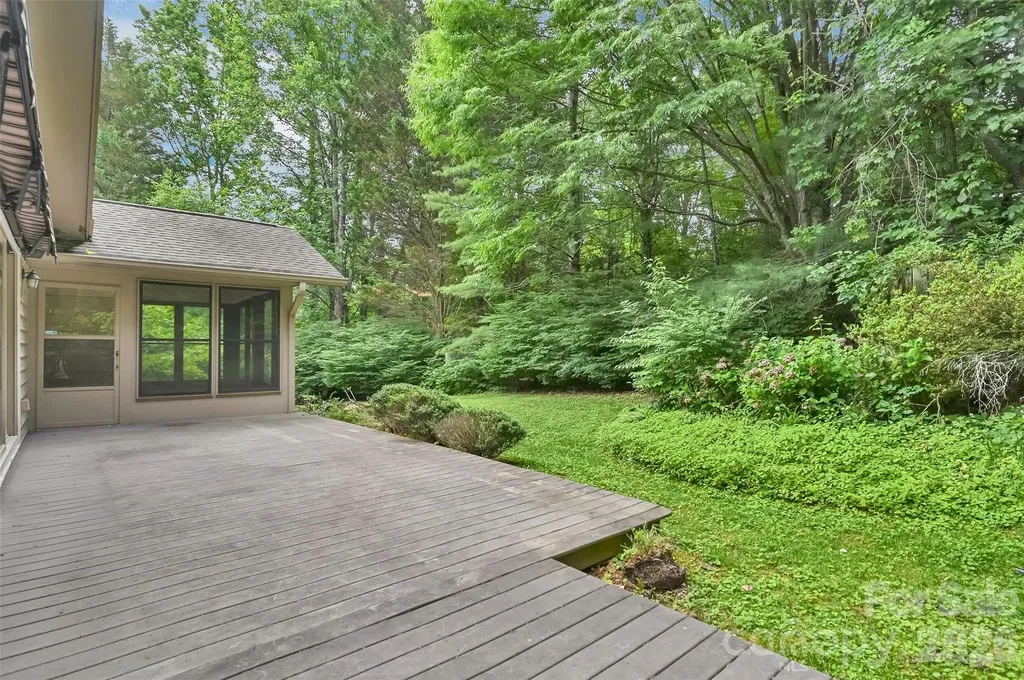 300 Ethan Pond Way Hendersonville NC 28791