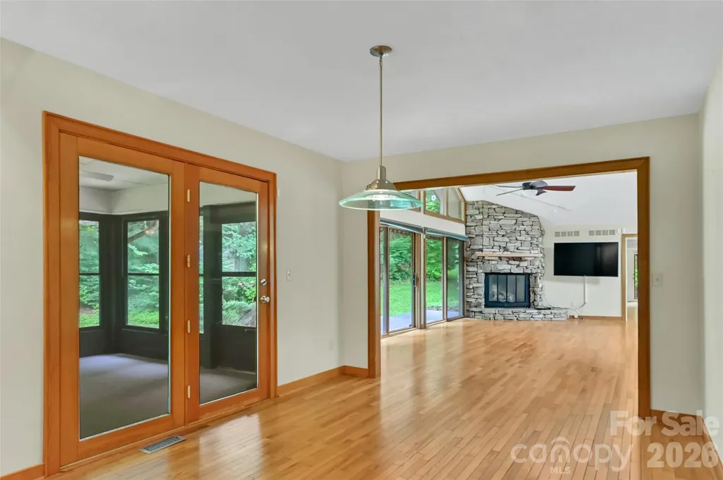300 Ethan Pond Way Hendersonville NC 28791