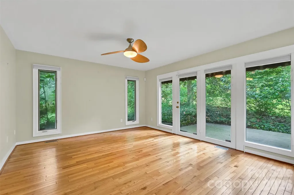 300 Ethan Pond Way Hendersonville NC 28791