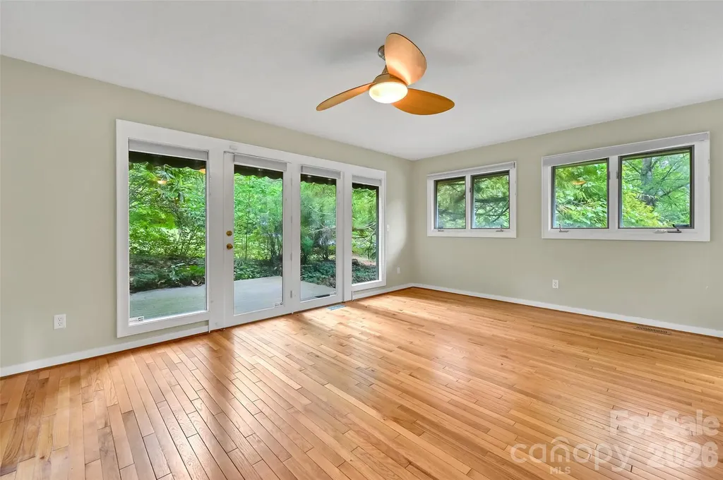 300 Ethan Pond Way Hendersonville NC 28791