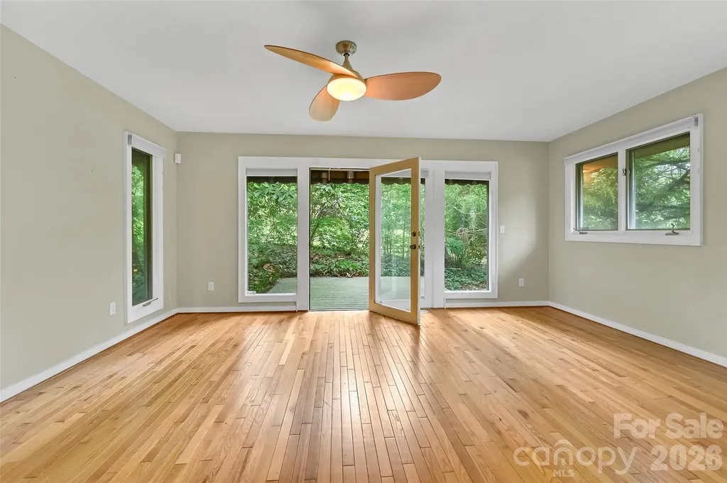 300 Ethan Pond Way Hendersonville NC 28791