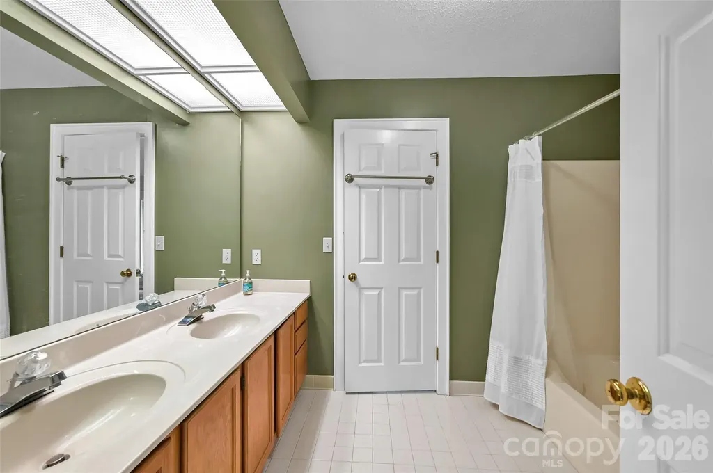 300 Ethan Pond Way Hendersonville NC 28791
