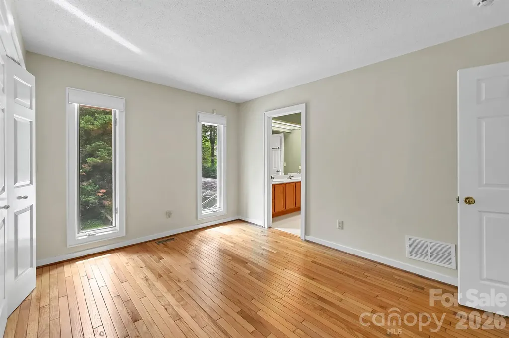 300 Ethan Pond Way Hendersonville NC 28791