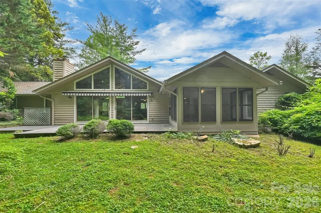 300 Ethan Pond Way Hendersonville NC 28791