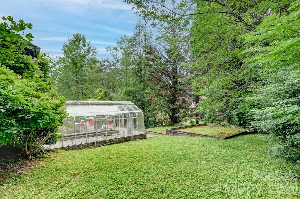 300 Ethan Pond Way Hendersonville NC 28791