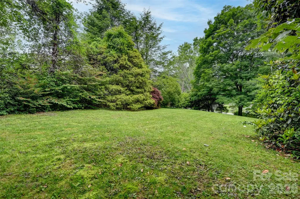 300 Ethan Pond Way Hendersonville NC 28791