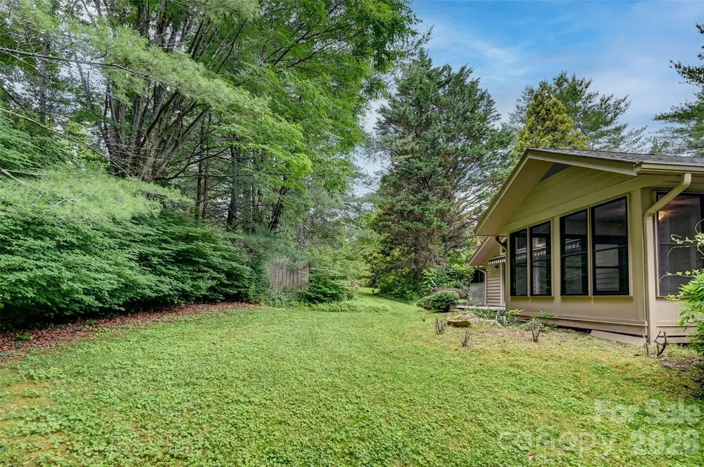 300 Ethan Pond Way Hendersonville NC 28791